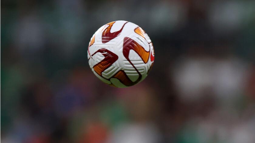 原创法兰克福踢法大开大合更具攻击性，科隆近7轮难求一胜令人担忧